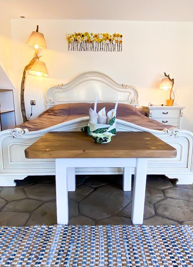 Pistachio Guesthouse, Παραδοσιακός Ξενώνας Vathi  ภายนอก รูปภาพ